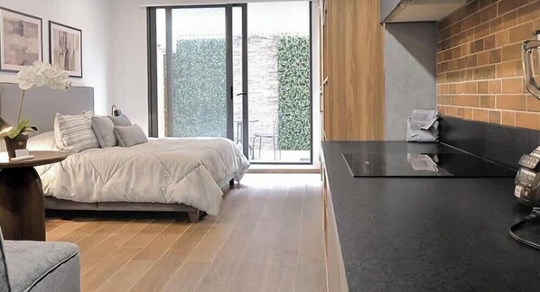 1 habitación, escritorio, tabla de planchar con plancha y wifi 