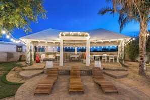 Outdoor dining - Modern Desert Casita - Pool & Mini Golf Access (Phoenix)