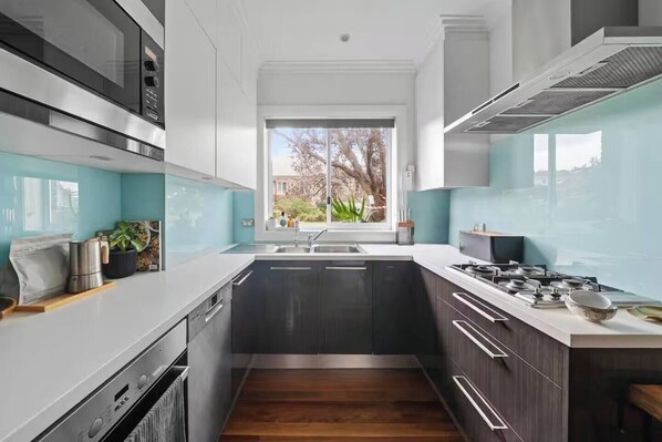 Fridge, microwave, oven, stovetop