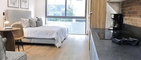 1 bedroom, desk, iron/ironing board, WiFi