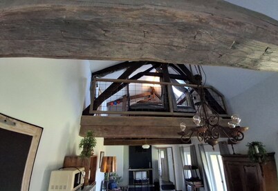 Charming recently renovated 3-bedroom farmhouse in enchanting Erloy with WiFi