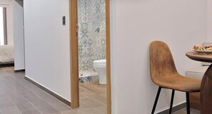 淋浴设施、洗发水