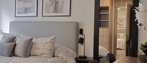 4 habitaciones, tabla de planchar con plancha, wifi y ropa de cama