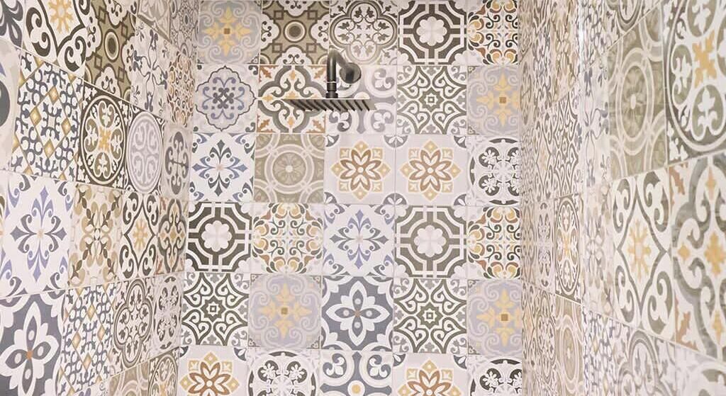 Shower, hair dryer, towels, shampoo