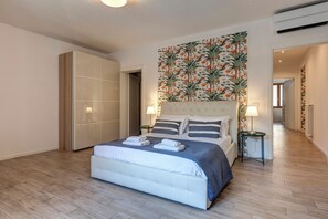 Deluxe Apartment, Balcony | Blackout curtains, iron/ironing board, free WiFi
