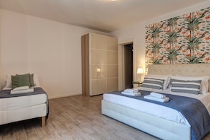 Cortinas blackout, tabla de planchar con plancha y wifi gratis 