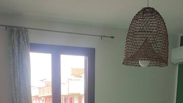 1 camera, Wi-Fi, lenzuola