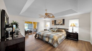 4 Schlafzimmer, Schreibtisch, Bügeleisen/Bügelbrett, kostenloses WLAN