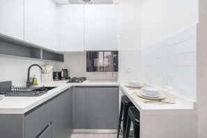 Fridge, microwave, oven, stovetop