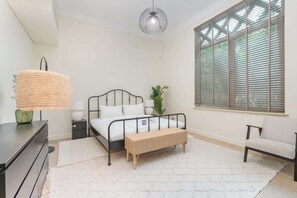 2 bedrooms, desk, iron/ironing board, WiFi