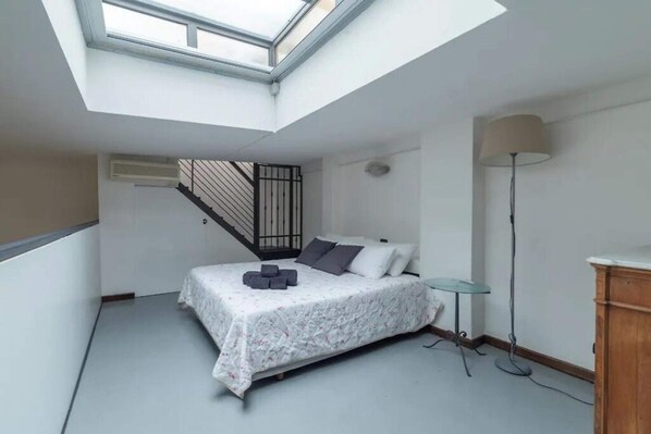 1 bedroom, iron/ironing board, bed sheets