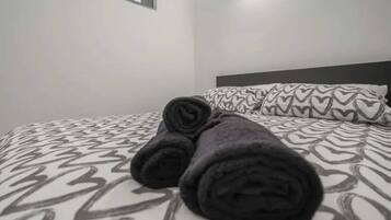 2 Schlafzimmer, Bügeleisen/Bügelbrett