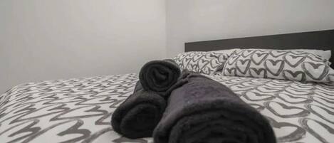 1 室のベッドルーム、アイロン / アイロン台、ベッドシーツ