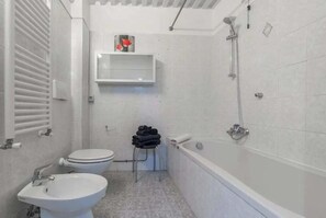 Towels - Throat House (Milano)