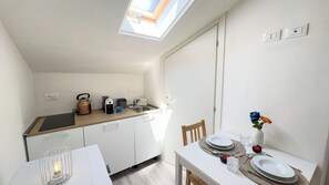 Fridge, stovetop, coffee/tea maker, cookware/dishes/utensils - Rooftop Blu Infinito by Ca-Sa Check (Chioggia)