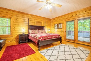 4 bedrooms, desk, iron/ironing board, free WiFi