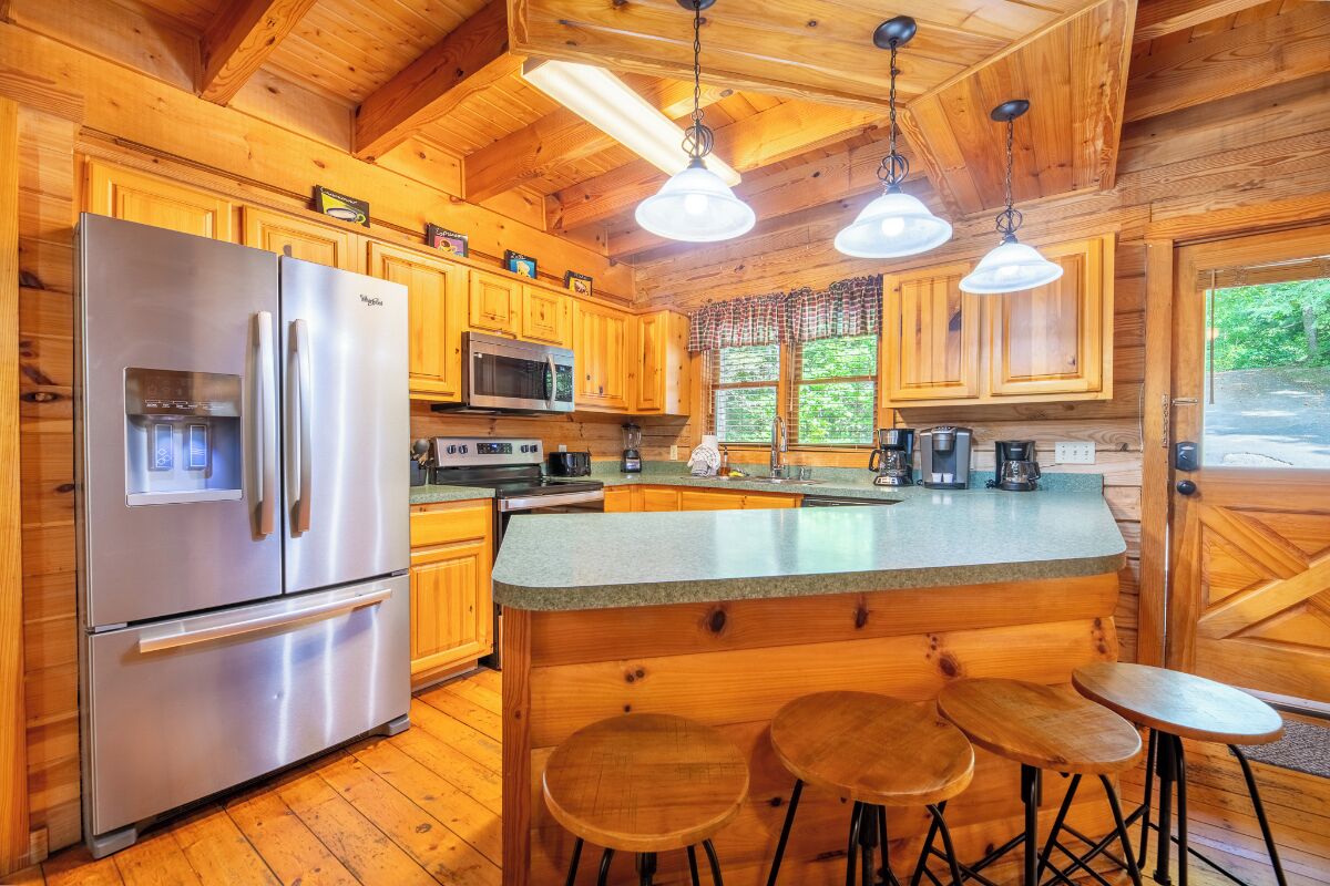 Kylskåp, mikrovågsugn, ugn och spishäll