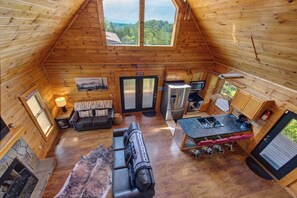 Televisie en een open haard