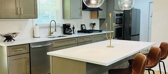 The Marietta Haus close to I-75, East Cobb, and Truist Park! Sleeps 5