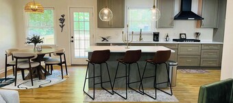 The Marietta Haus close to I-75, East Cobb, and Truist Park! Sleeps 5