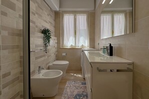 Shower, bidet, towels, soap