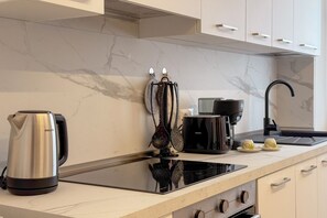 Microwave, oven, stovetop, dishwasher - Perfect stay: sea, downtown and comfort (Civitanova Marche)