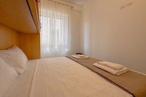 2 chambres, fer et planche à repasser, Wi-Fi gratuit, draps fournis