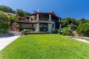 Exterior - Villa 'Cala Bitta' with Sea View, Wi-Fi and Air Conditioning (Arzachena)