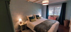 5 bedrooms, iron/ironing board, WiFi, bed sheets - Le Clos Saint Martin, charming gîte - 14 pers- Chic countryside 35mn from the sea (Cavron Saint Martin)