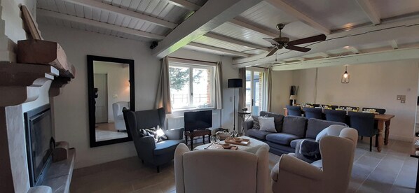 Télévision, cheminée