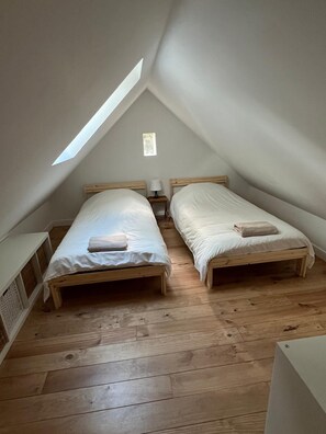 3 slaapkamers, een strijkplank/strijkijzer, wifi, beddengoed