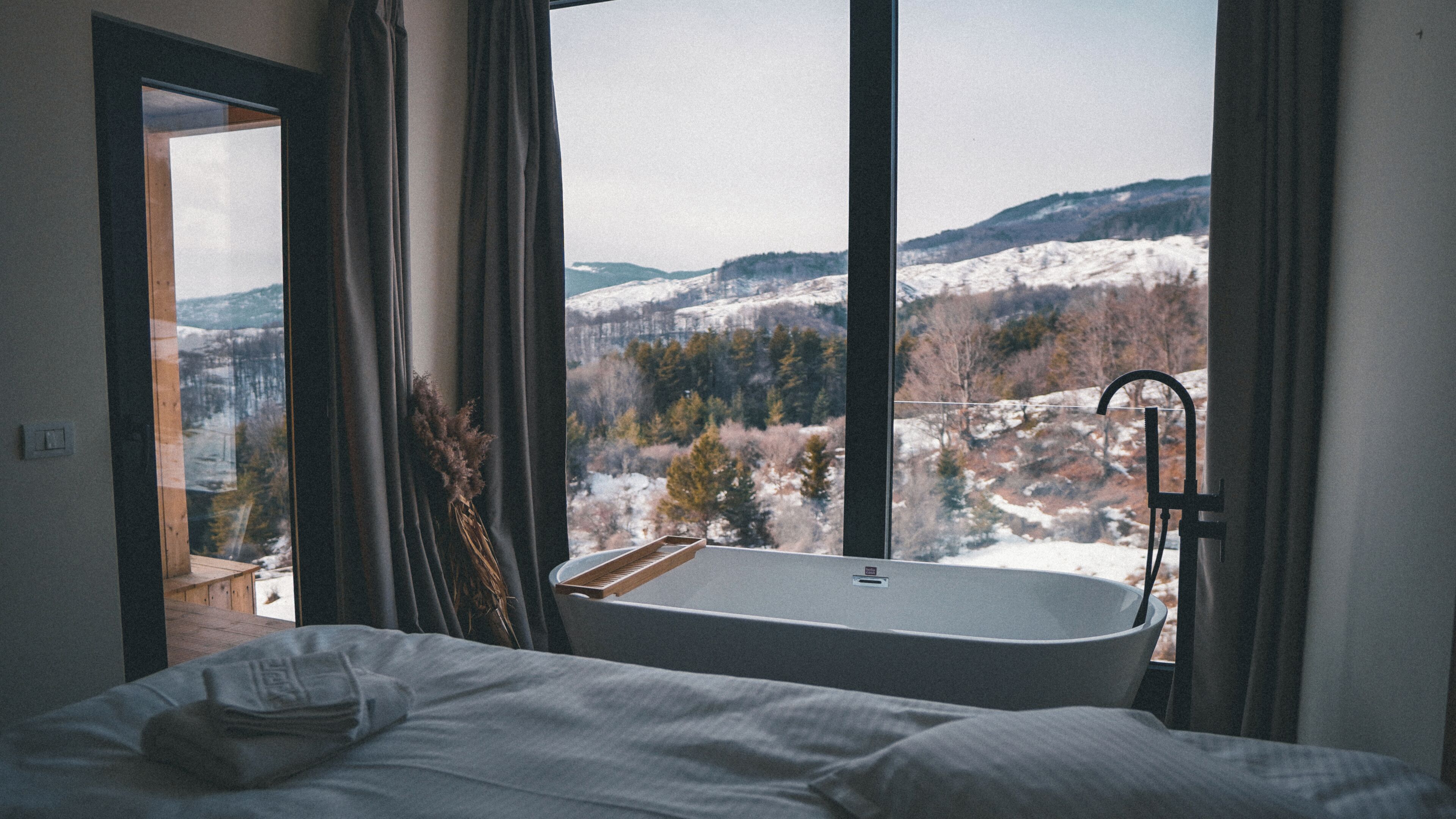 Exclusive Bungalow | Laptop workspace, free WiFi, bed sheets