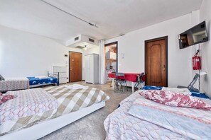 1 bedroom, WiFi, bed sheets - Stay In Center Apartments (Venezia)