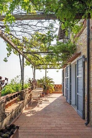 วิลล่า, 4 ห้องนอน, สระว่ายน้ำส่วนตัว, วิวสวน | ลานระเบียง/นอกชาน