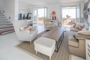 Villa, 4 Bedrooms, Smoking, Private Pool | Living room | Books - Villa With Pool and sea View (Pietrasanta)