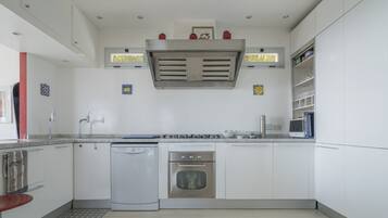 Villa, 4 chambres, fumeur, piscine privée | Intérieur