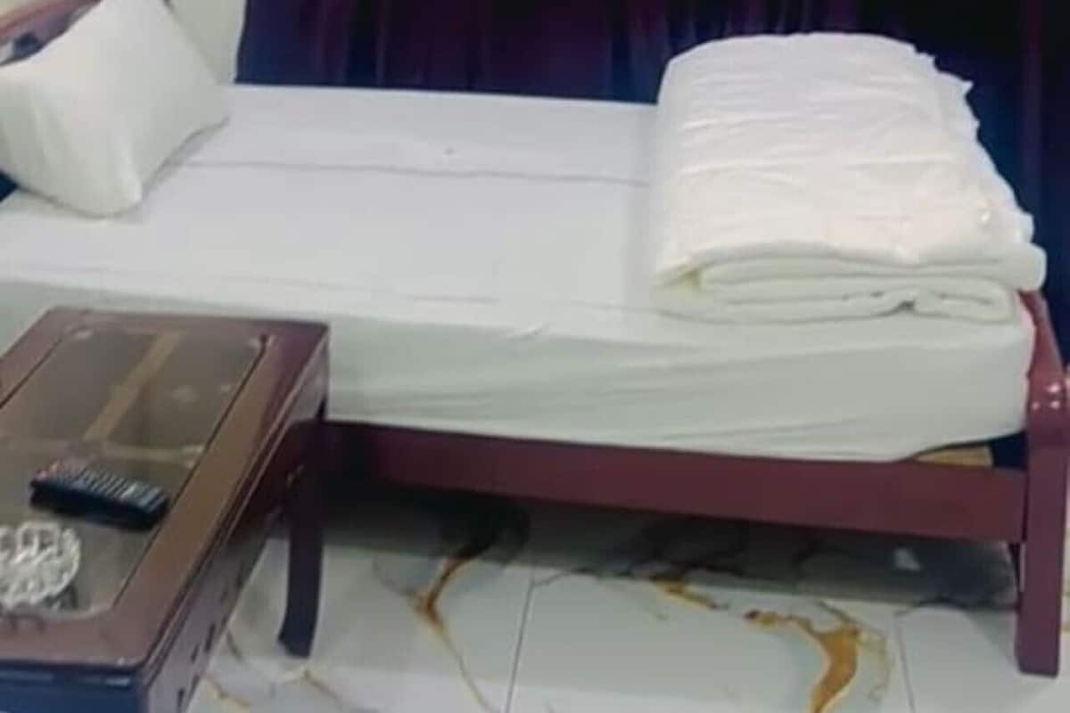 Classic Single Room, City View | Bathroom | Shower, free toiletries, towels, soap