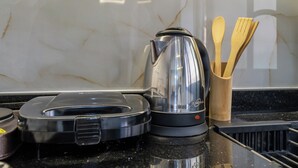 A kitchen counter with a coffee maker, a toaster, and wooden utensils. - Business & Chill Studio 3 minutes from the Grand Stade (Tanger)