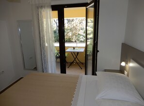 Estudio (Classic Studio Apartment with Balcony) | 5 habitaciones y wifi gratis 