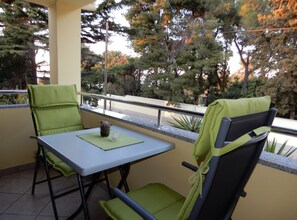 Studio (Classic Studio Apartment with Balcony) | Balcony - Cozy Retreat By The Sea Puntamika (Zadar)