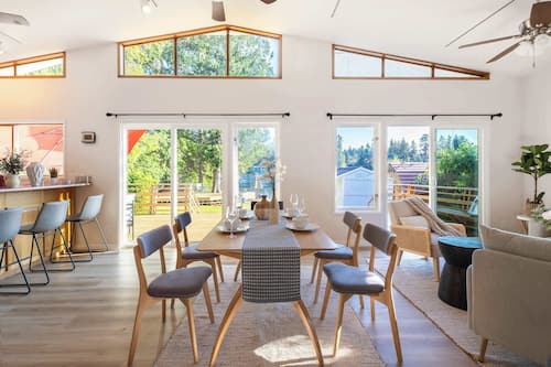 Luxury House, Lake View, Lakeside (4 Bedrooms) | In-room dining