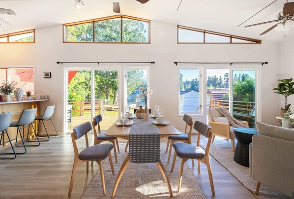 Casa (4 Bedrooms) | Opções para refeição no quarto