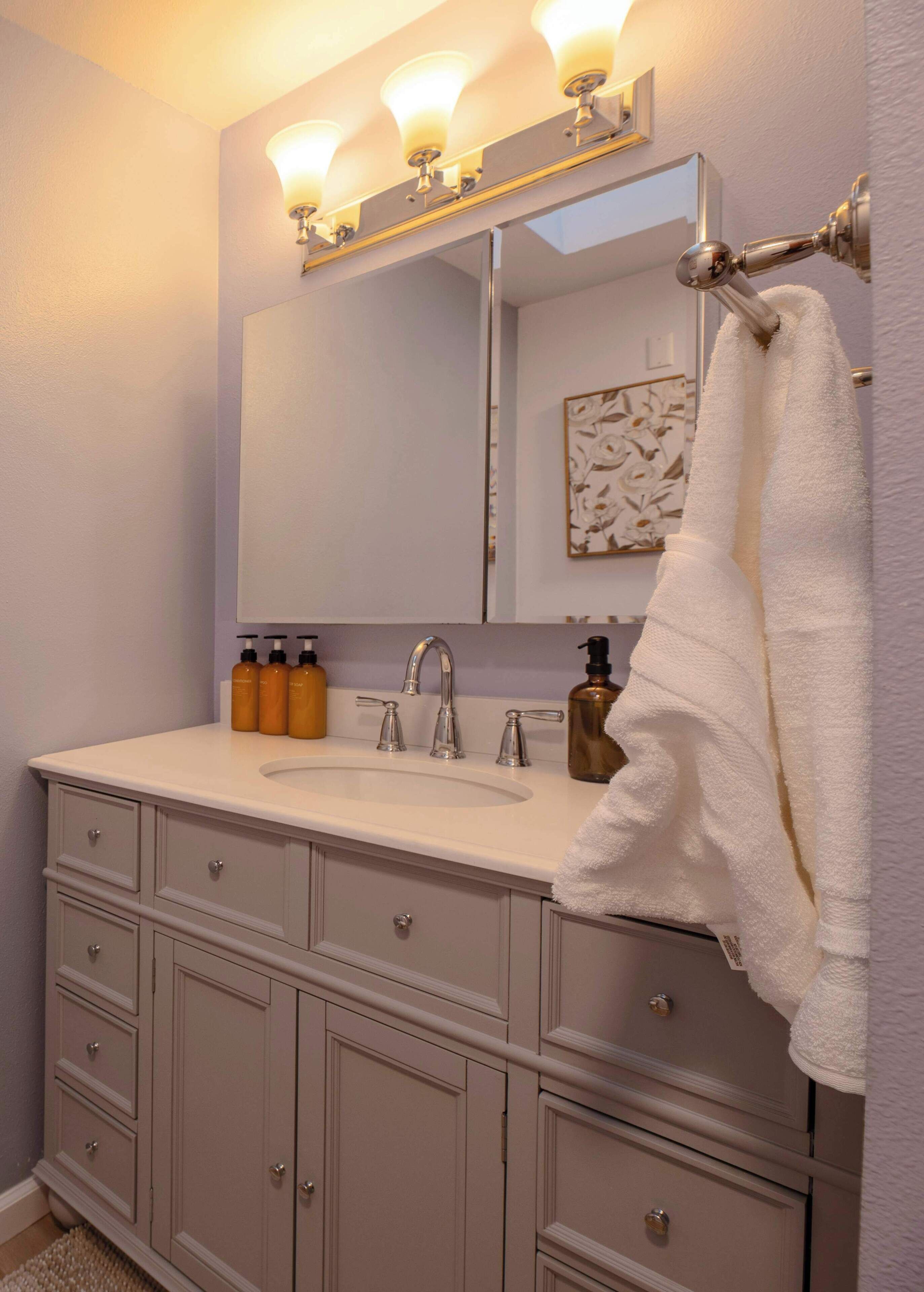 Luxury House, Lake View, Lakeside (4 Bedrooms) | Bathroom | Hair dryer, towels, soap, shampoo