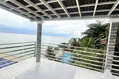 Casa, 3 habitaciones, con acceso para personas discapacitadas, alberca privada | Balcón