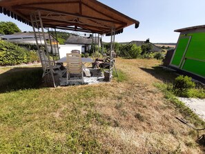 Outdoor dining - Quiet apartment in the Taunus between IDSTEIN and BAD SCHWALBACH (Hohenstein)