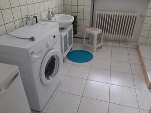 Towels, soap, toilet paper - Quiet apartment in the Taunus between IDSTEIN and BAD SCHWALBACH (Hohenstein)