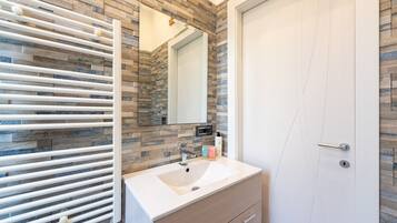 Apartment (1 Bedroom) | Bathroom | Shower, bidet