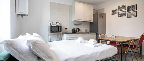 1 bedroom, laptop workspace, iron/ironing board, cribs/infant beds