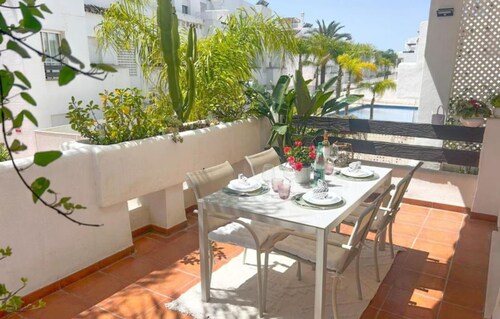 Spacious Estepona Apartment With Pool & Golf Views