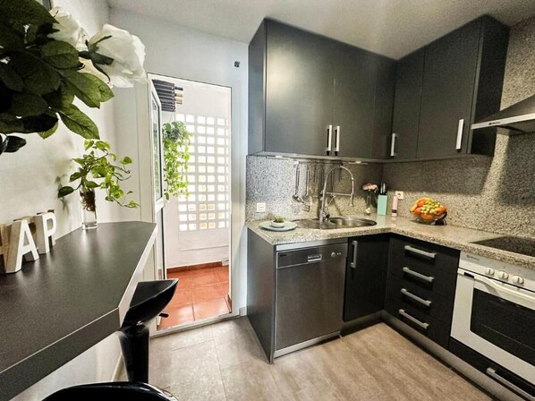 Apartment, 3 Bedrooms, Accessible, Balcony | Interior